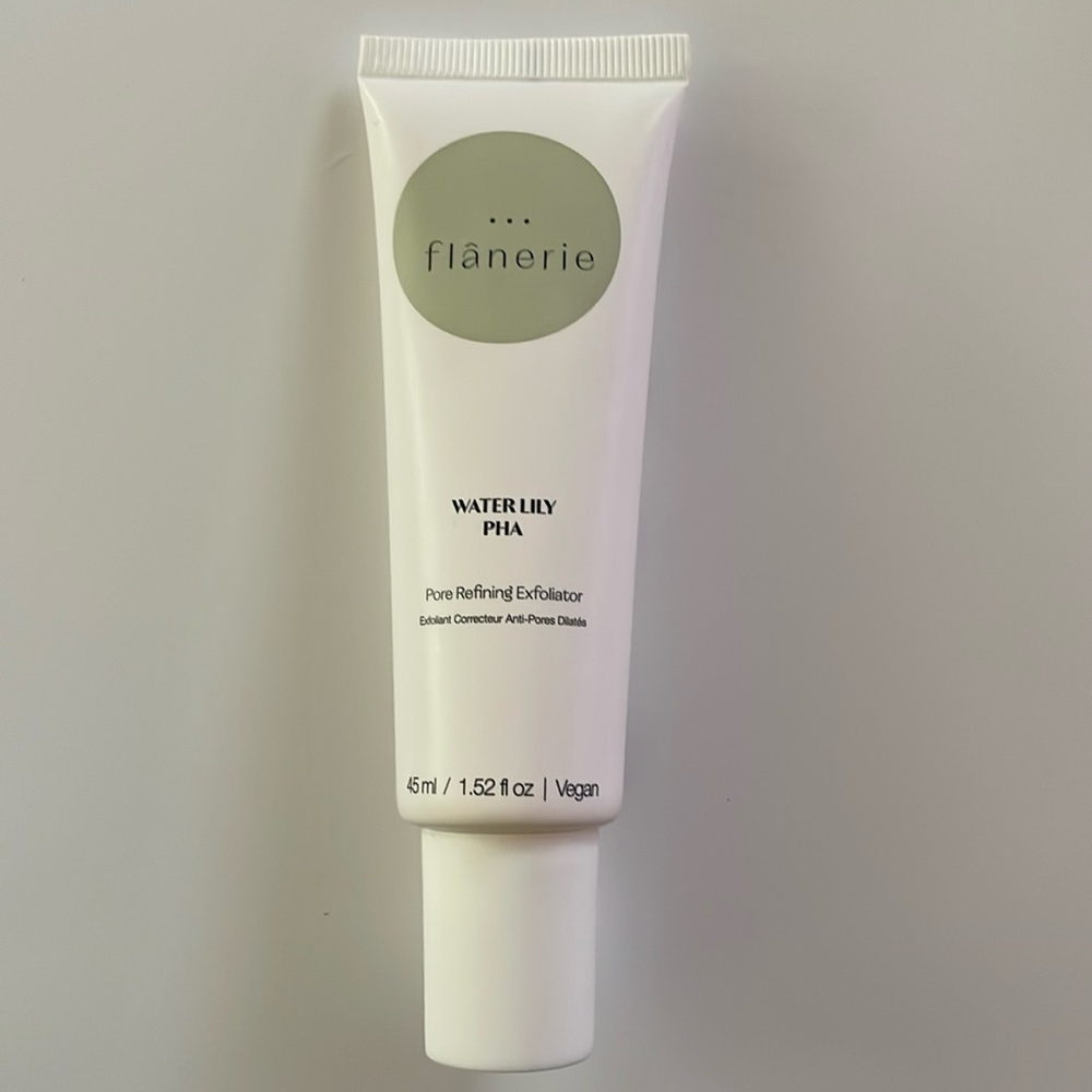 NEW Flanerie Waterlily PHA pore refining exfoliator